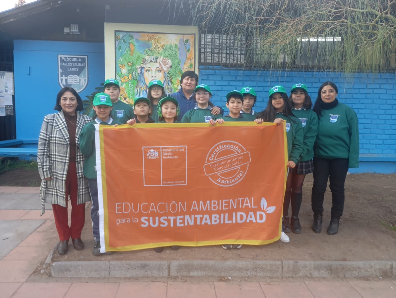 Profesoras del Departamento del Medio Ambiente logran acreditación nivel medio.